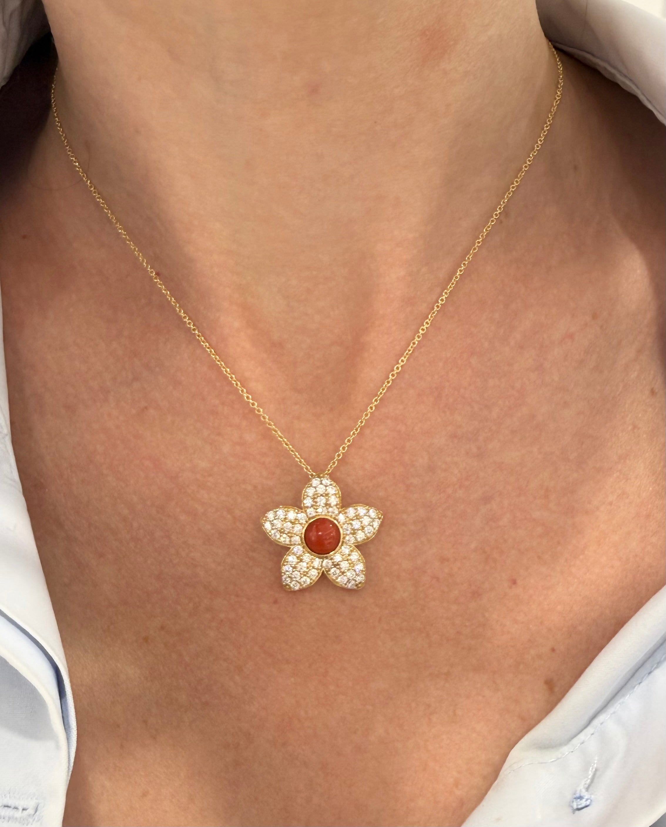COLLANA FIORE CON PERLA E ZIRCONI PAVÉ DORATA IN ARGENTO 925