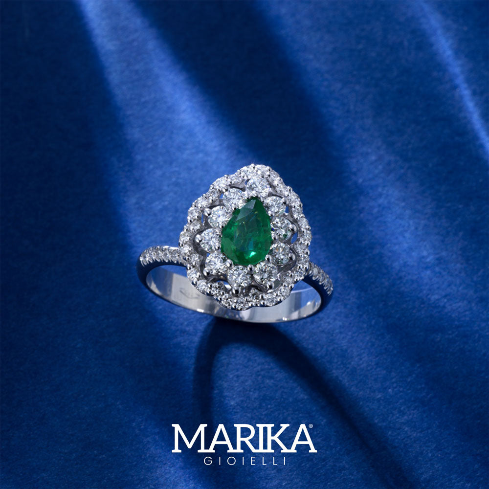 ANELLO GOCCIA IN ORO BIANCO 18KT CON DIAMANTI E SMERALDO