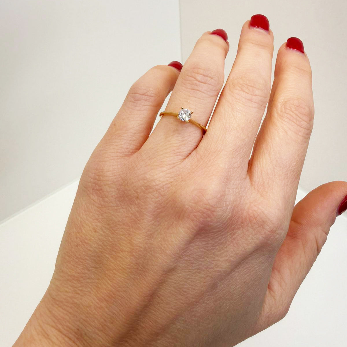 Anello solitario con zircone in oro giallo 18KT (750) – Made in Italy