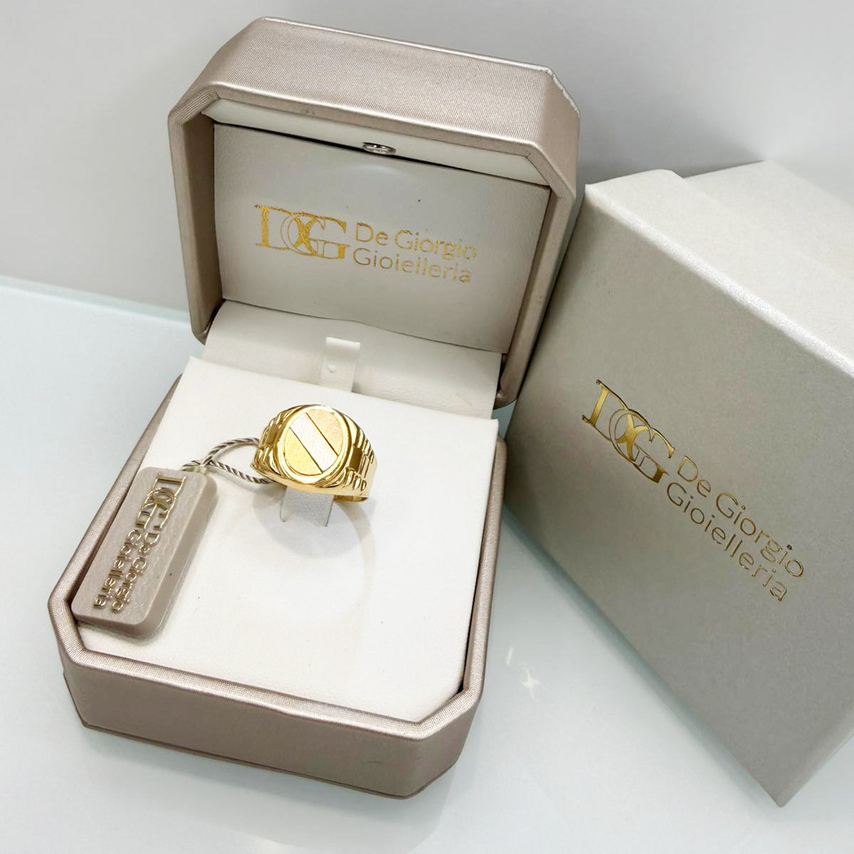 Anello uomo a chevalier in oro giallo 18KT (750) – Made in Italy