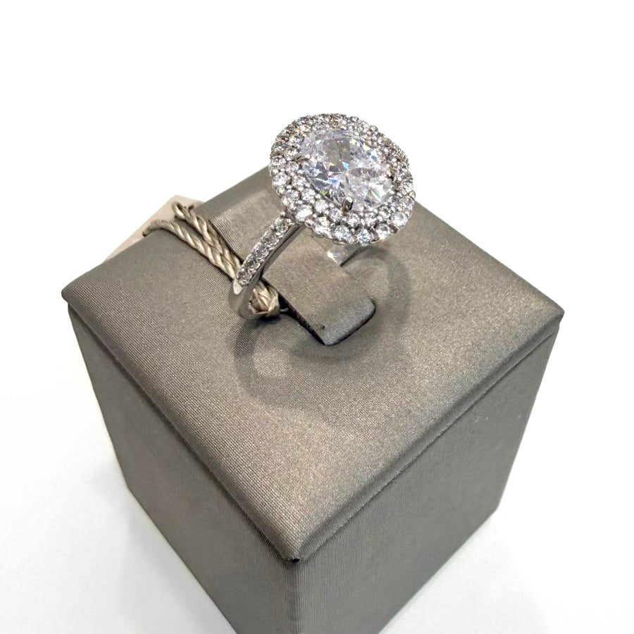 Anello solitario con zirconi in oro bianco 18KT (750)