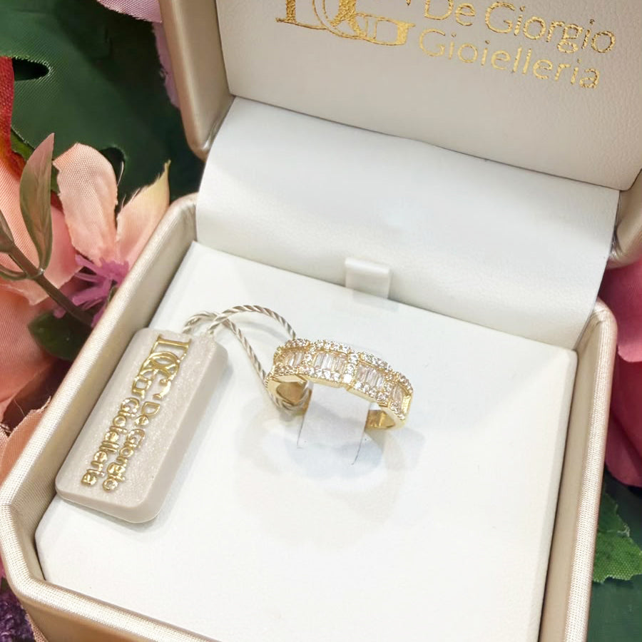 Anello Fascia in Oro Giallo 18 KT con Zirconi Baguette e Brillanti