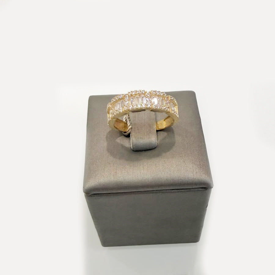 Anello Fascia in Oro Giallo 18 KT con Zirconi Baguette e Brillanti