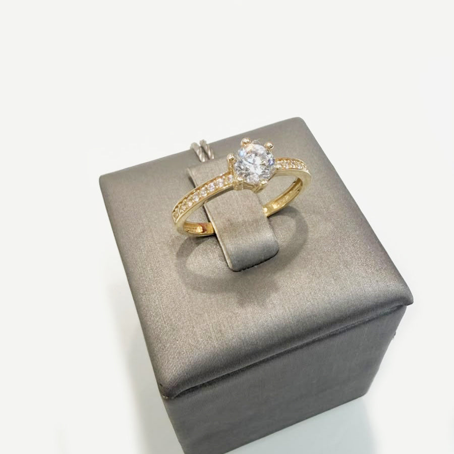 Anello Solitario in Oro Giallo 18 KT con Zirconi