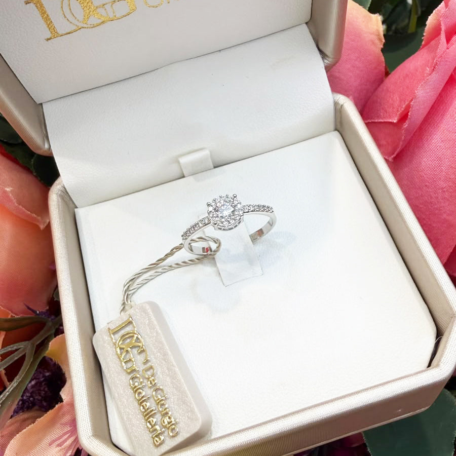 Anello Solitario Halo in Oro Bianco 18 KT con Zirconi