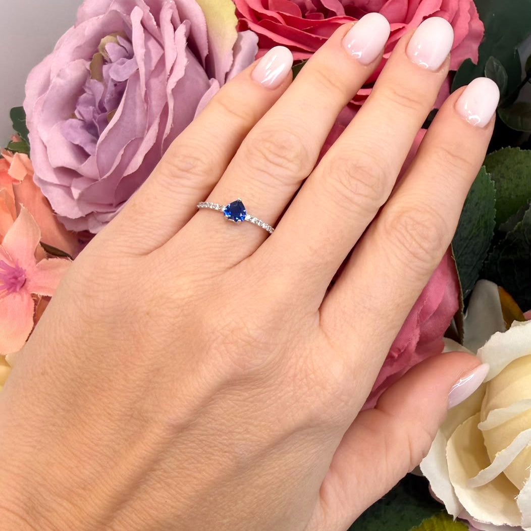 Anello Cuore Blu con Zirconi in Oro Bianco 18 KT