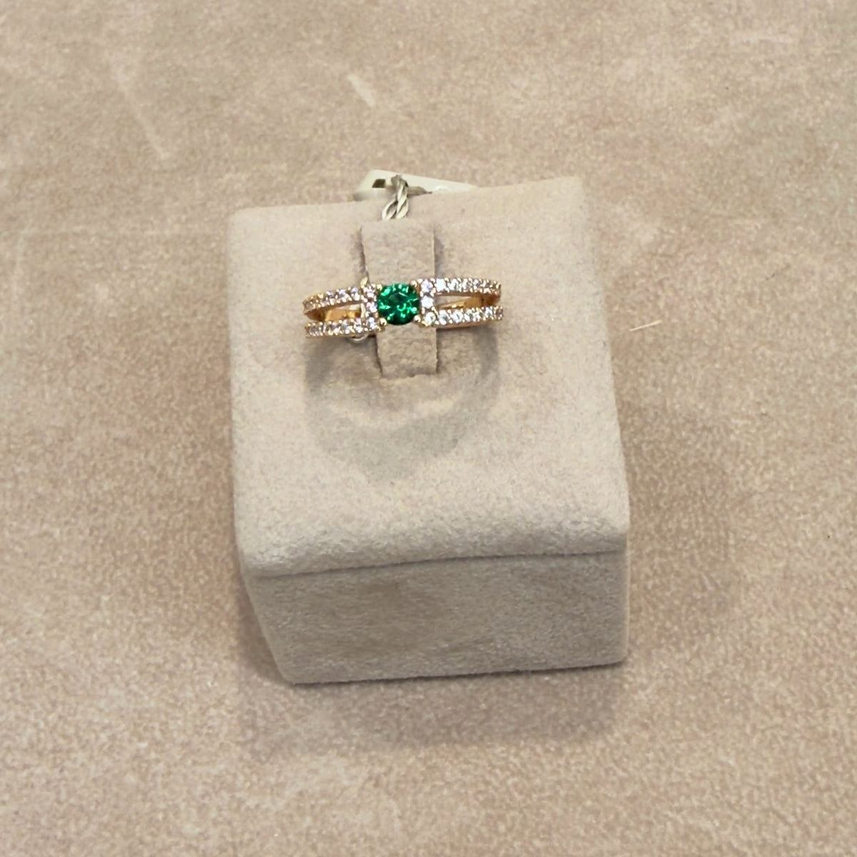 ANELLO IN ORO ROSA 18 KT (750) CON PIETRA VERDE E ZIRCONI