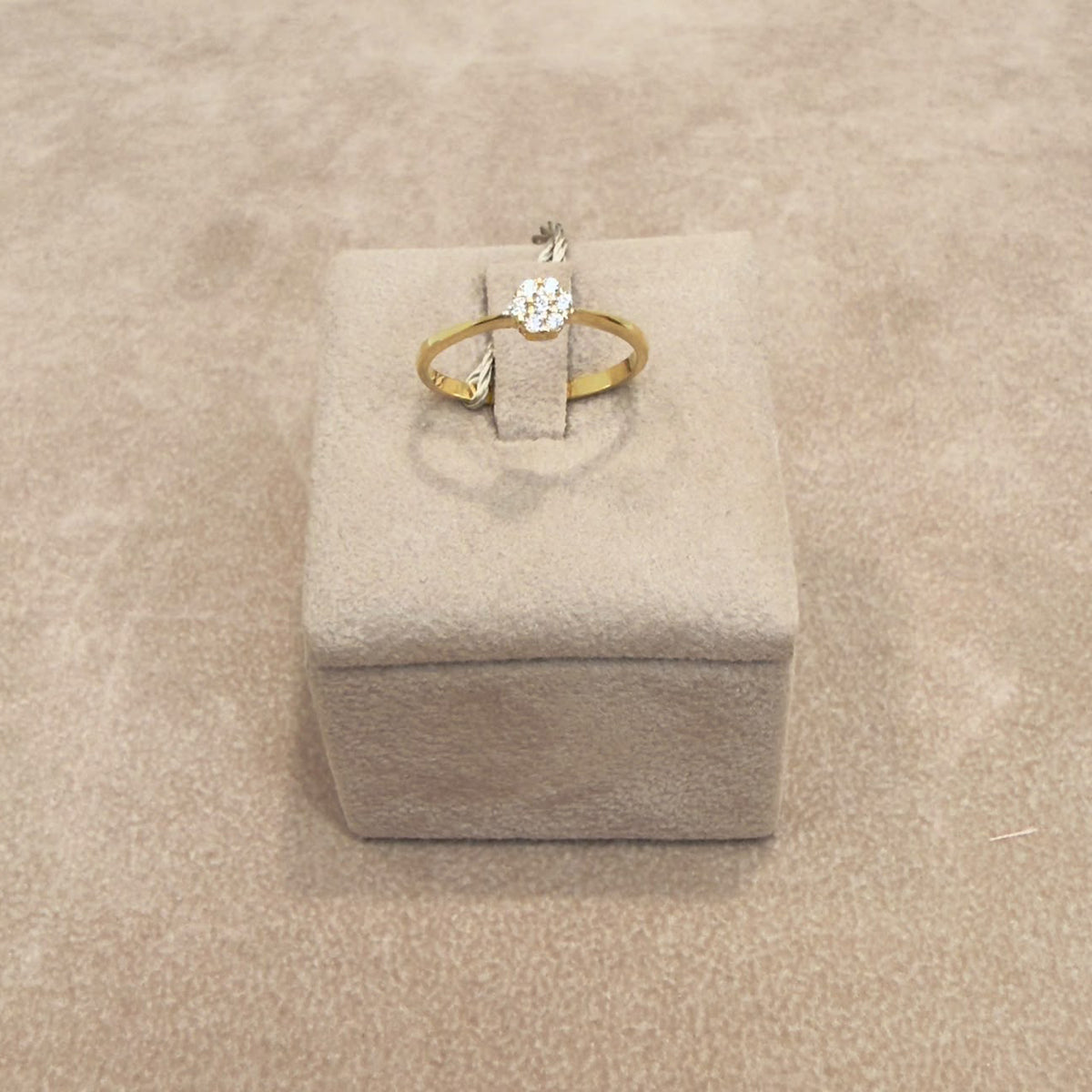 ANELLO IN ORO GIALLO 18 KT (750) CON ZIRCONI