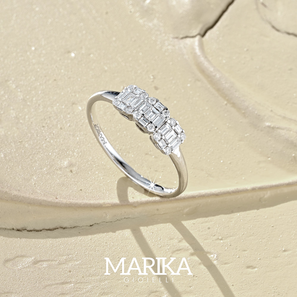 ANELLO TRILOGY IN ORO BIANCO 18KT DIAMANTI E BAGUETTE