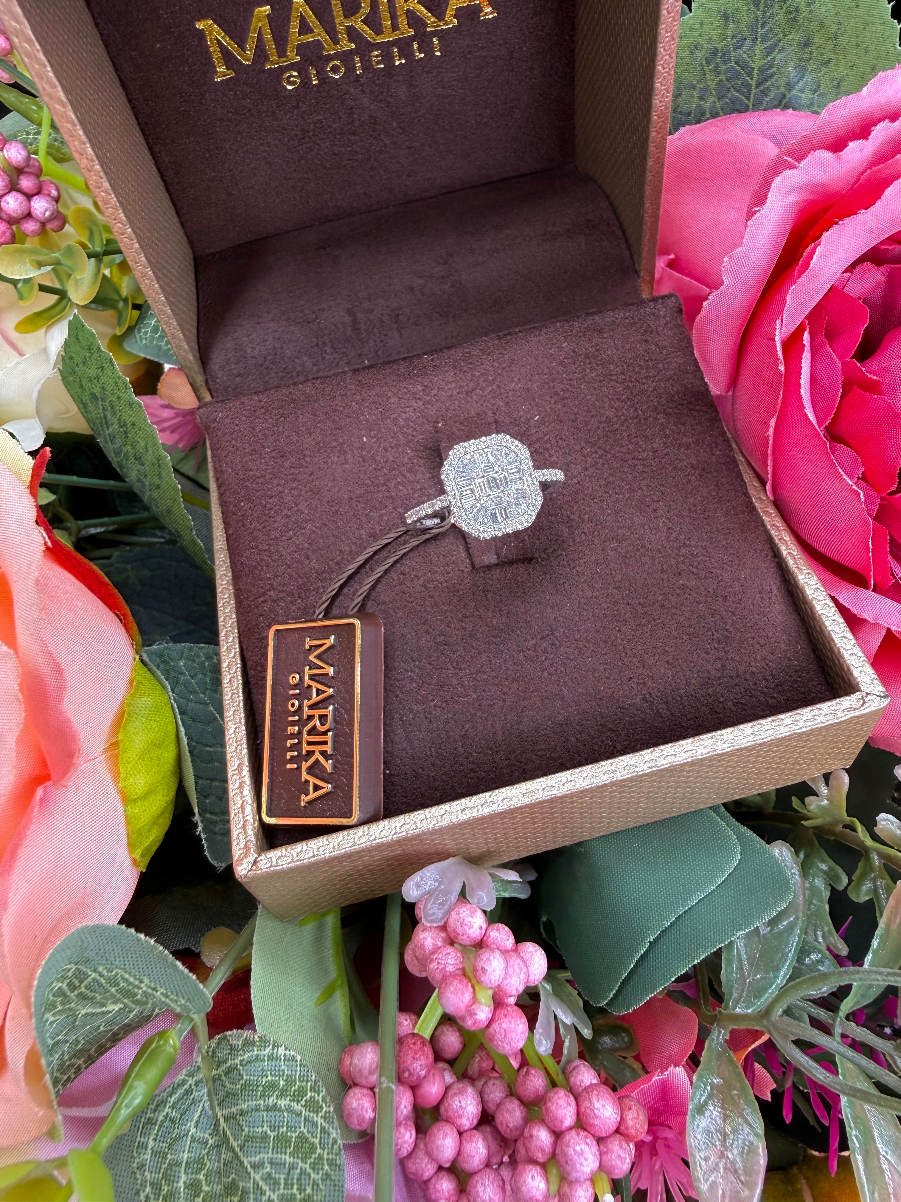 ANELLO OTTAGONALE IN ORO BIANCO 18KT DIAMANTI E BAGUETTE