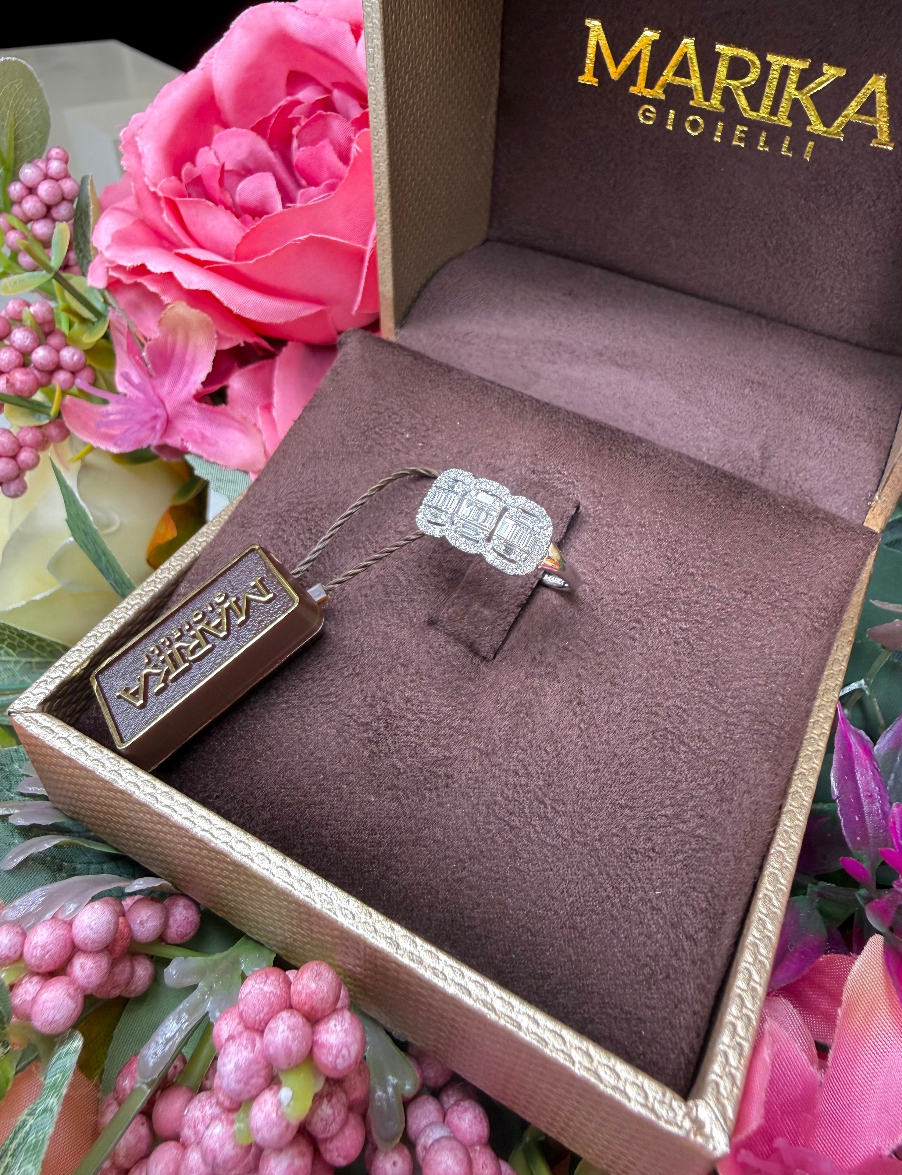 ANELLO TRILOGY IN ORO BIANCO 18KT CON DIAMANTI E BAGUETTE
