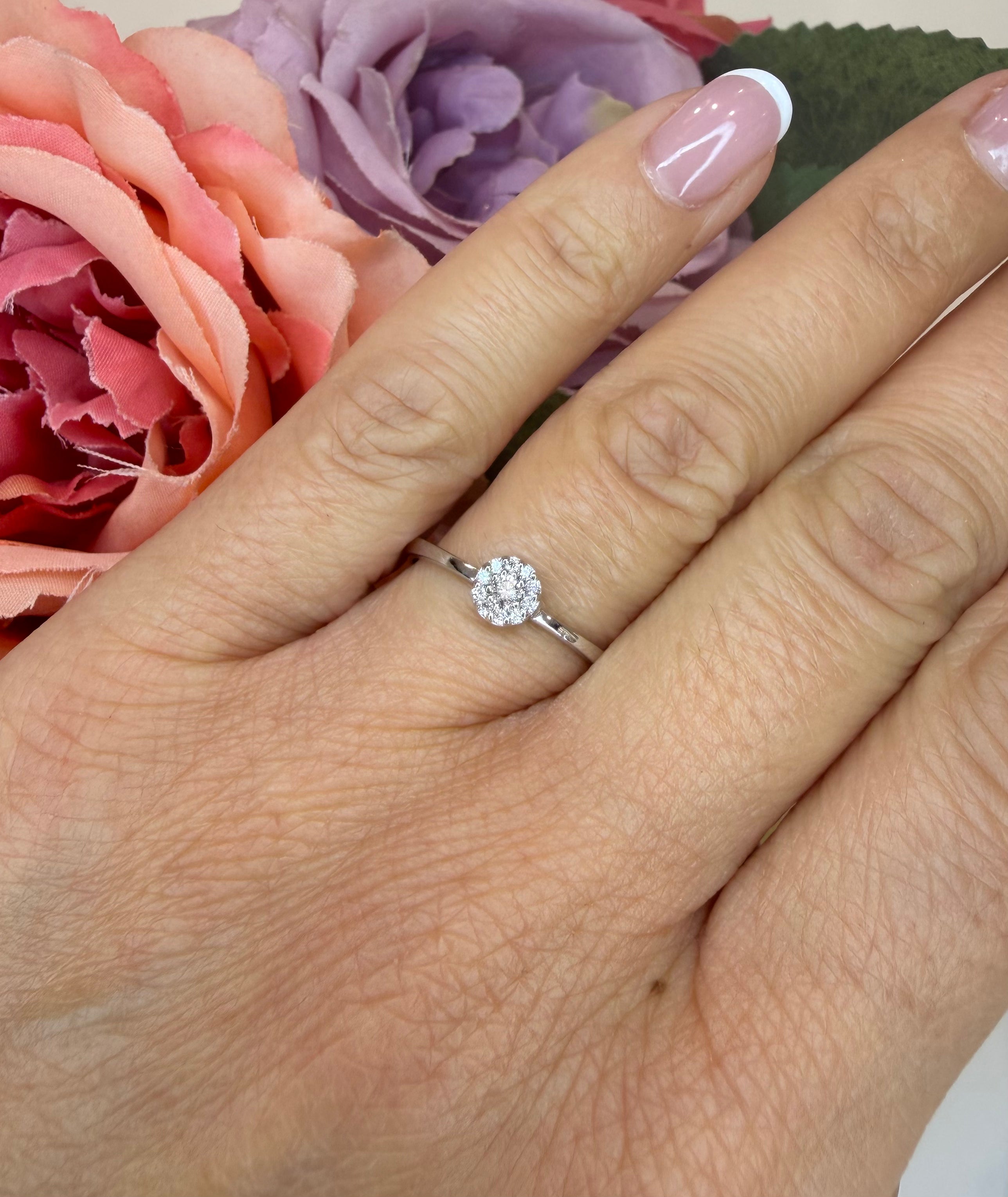 ANELLO SOLITARIO IN ORO BIANCO 18 CARATI E DIAMANTI