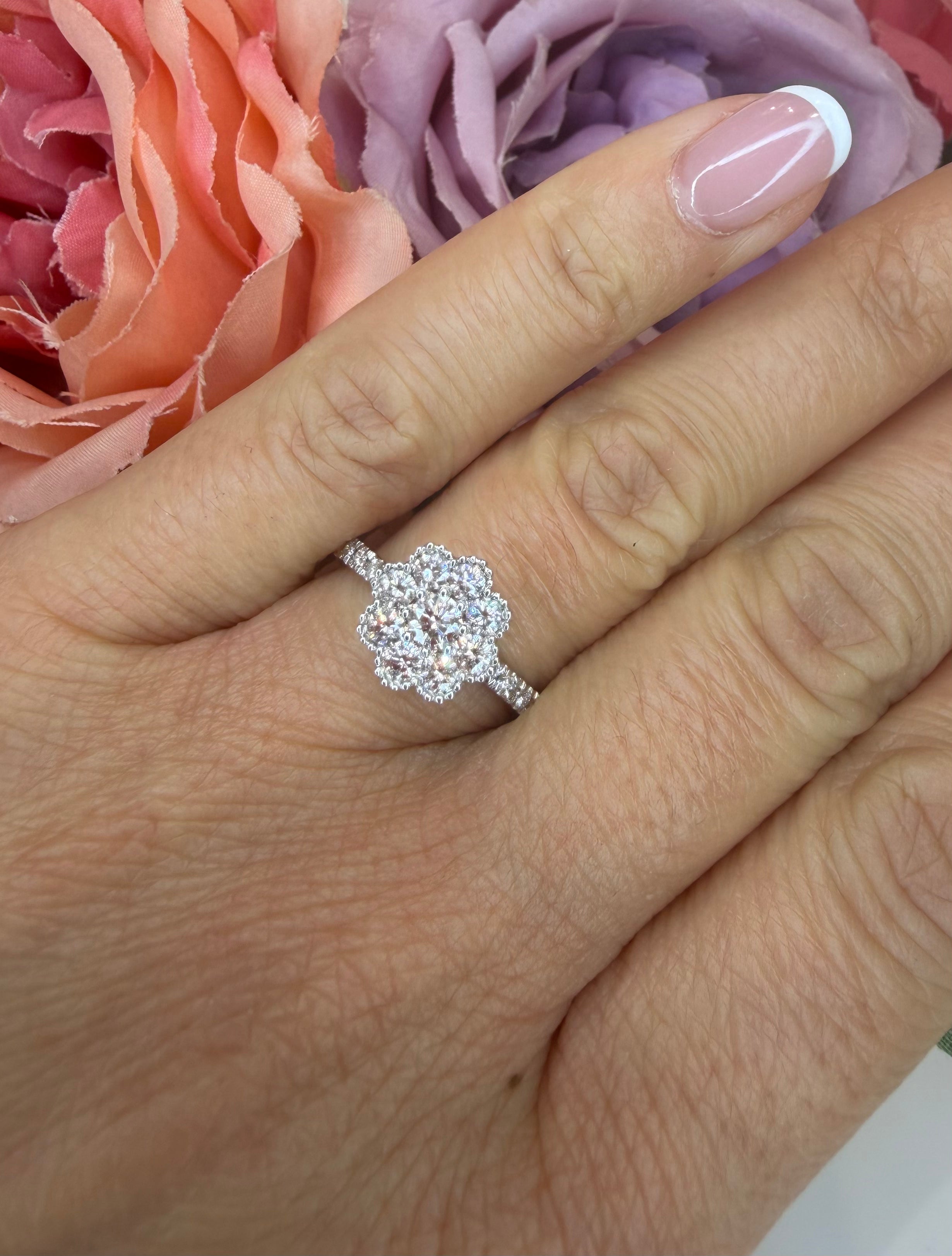 ANELLO IN ORO BIANCO 18 CARATI CON DIAMANTI TAGLIO BRILLANTE