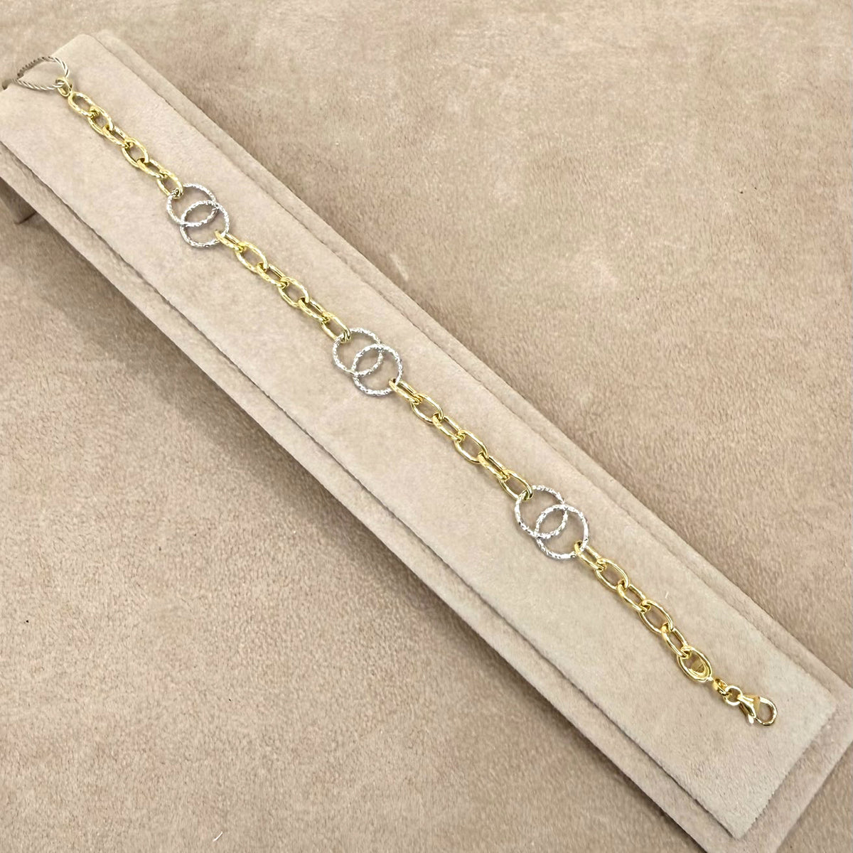 BRACCIALE IN ORO GIALLO E BIANCO 18 KT (750) CON CERCHI INTRECCIATI