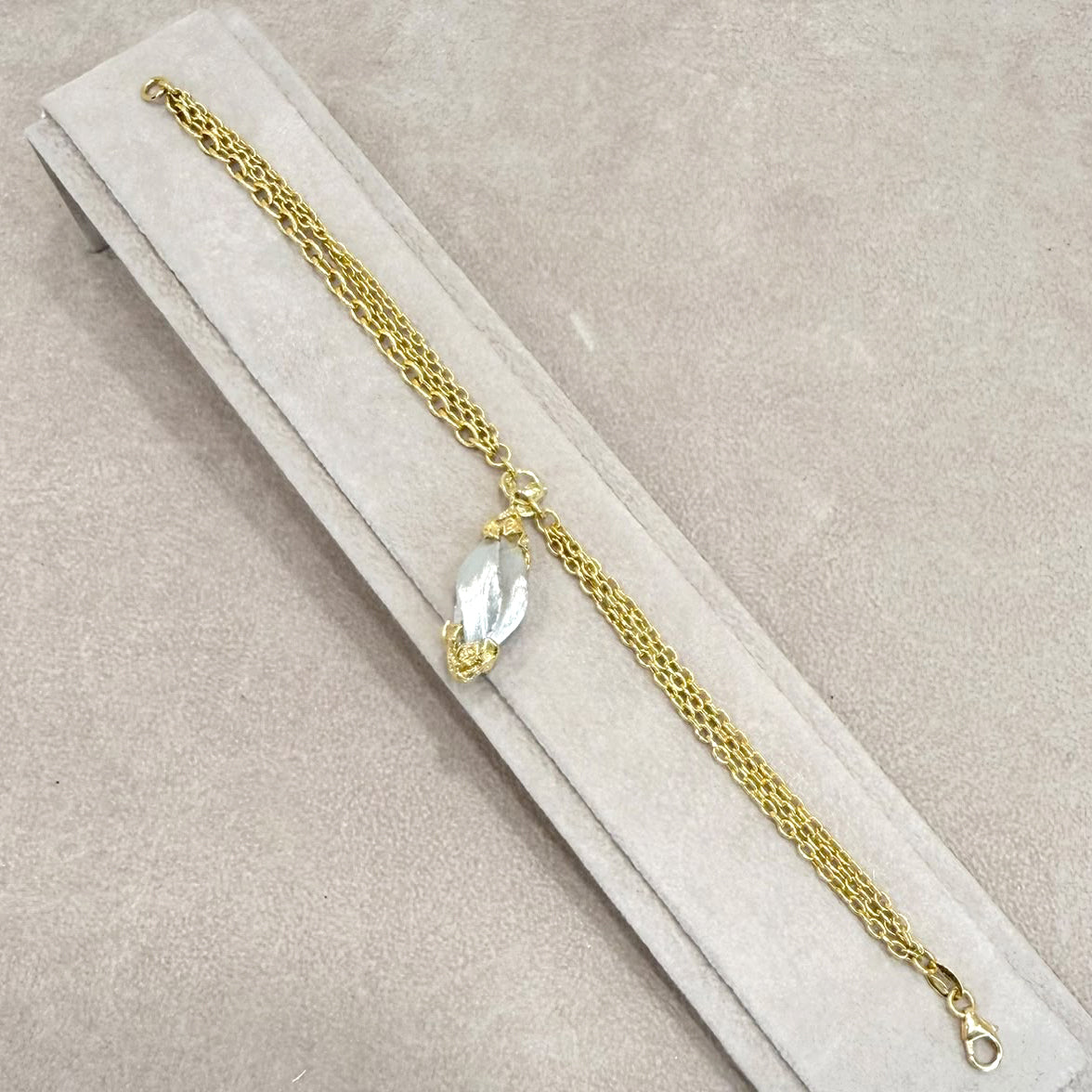 BRACCIALE IN ORO GIALLO 18 KT (750) A TRE FILI CON PENDENTE