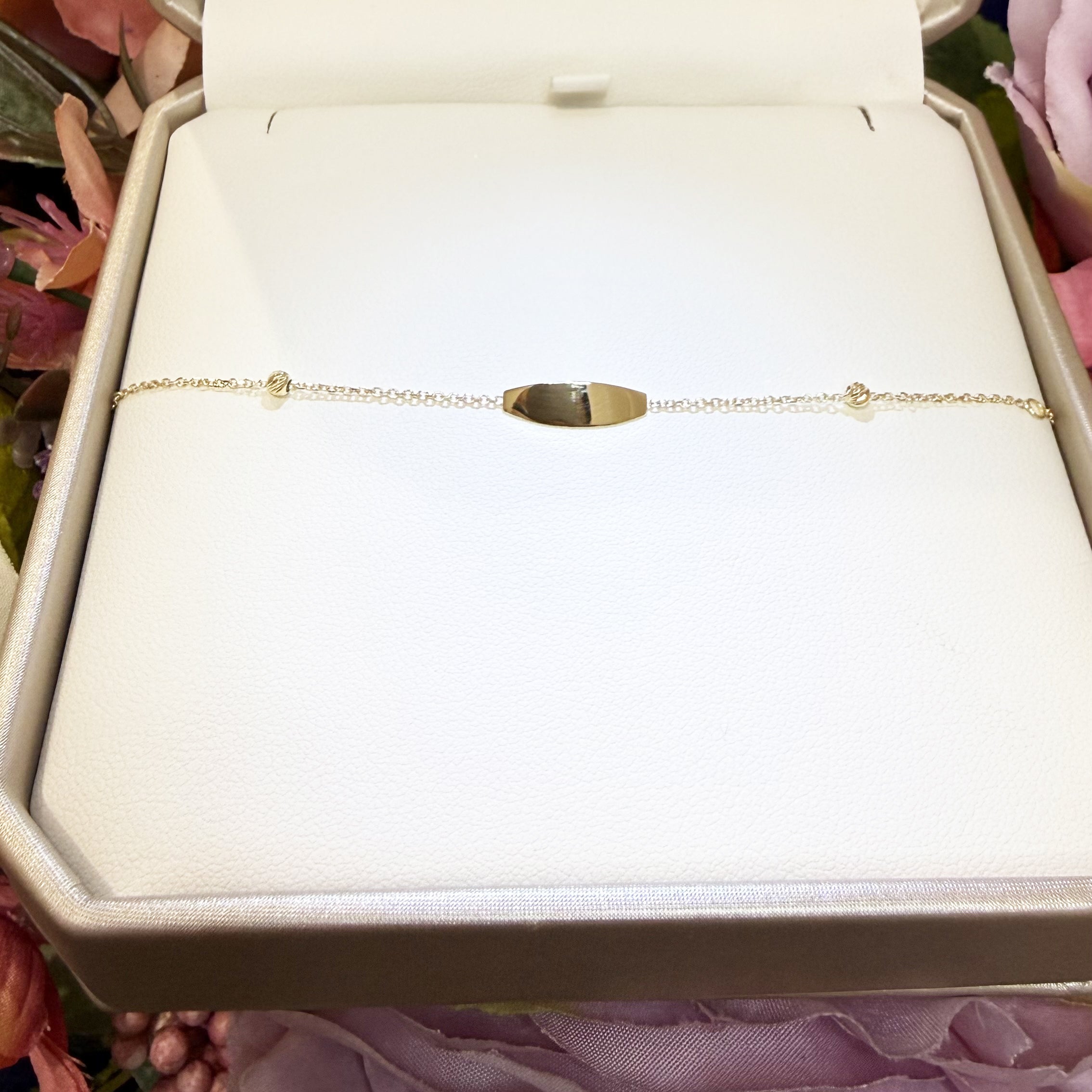 BRACCIALE BABY CON TARGHETTA E SFERETTE DIAMANTATE IN ORO GIALLO 18KT (750)