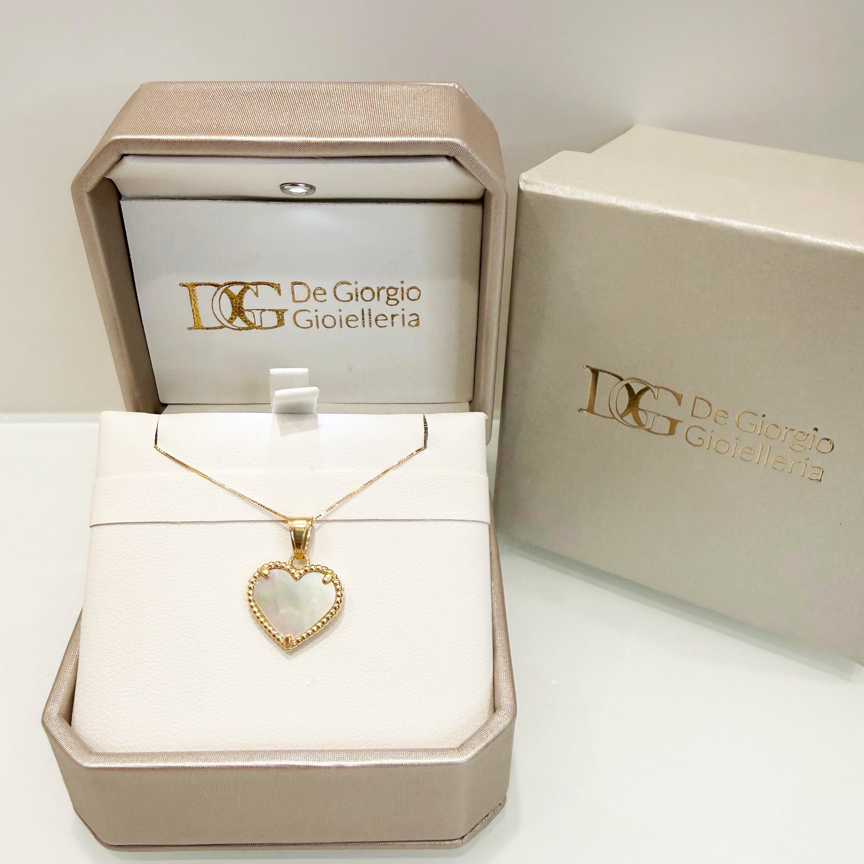 Collana con cuore in madreperla in oro giallo 18KT (750) – Made in Italy