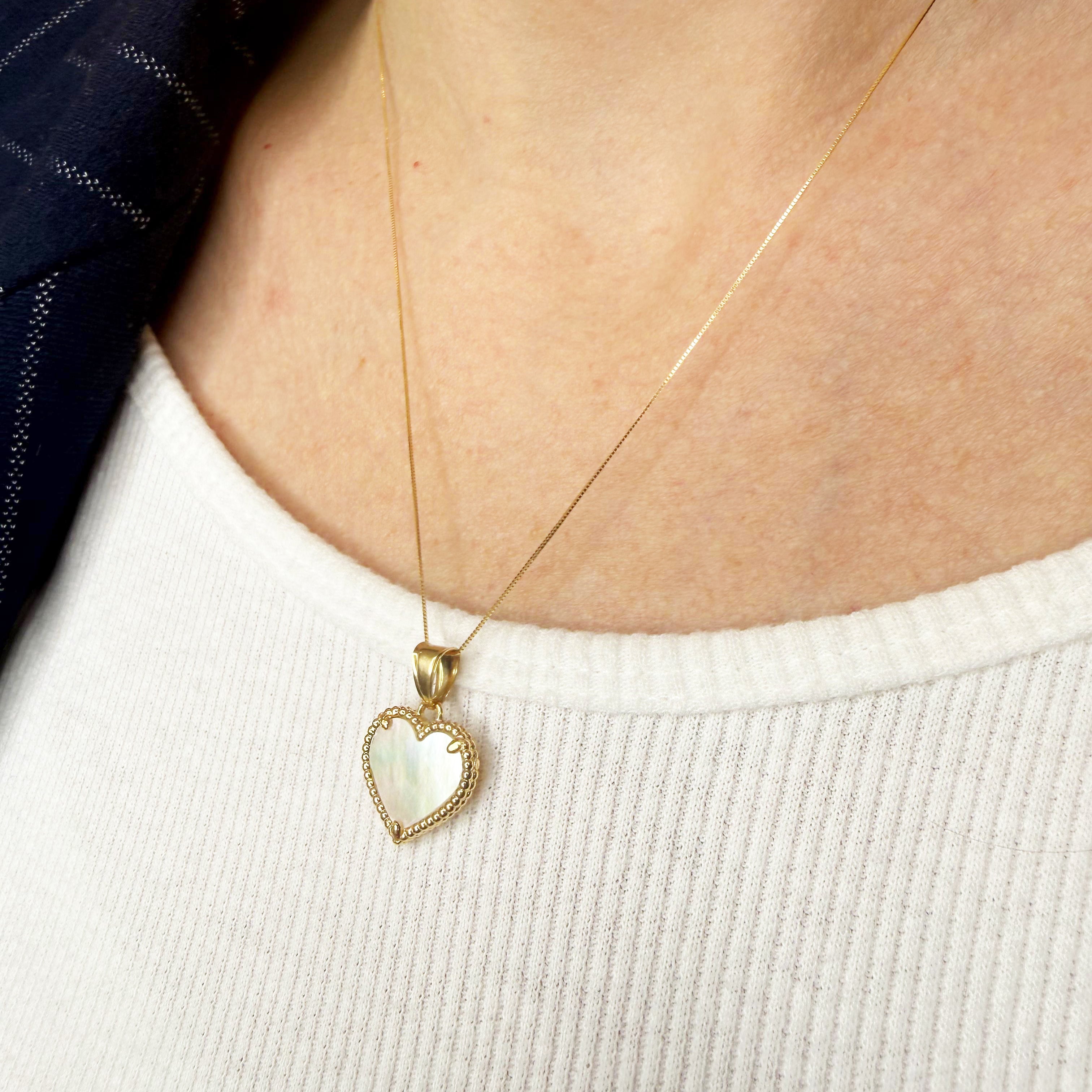 Collana con cuore in madreperla in oro giallo 18KT (750) – Made in Italy