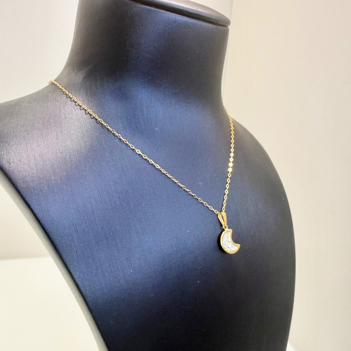 Collana con ciondolo luna e zirconi in oro giallo 18KT (750) – Made in Italy