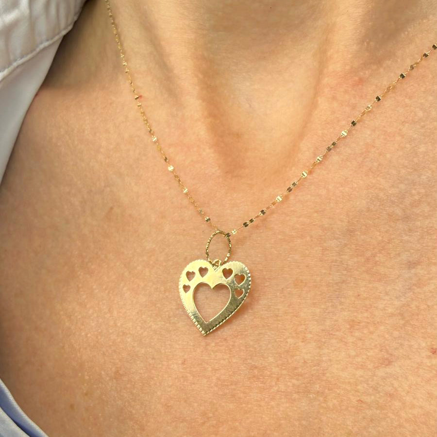 Collana con cuore traforato e cuoricini in oro giallo 18 KT (750)