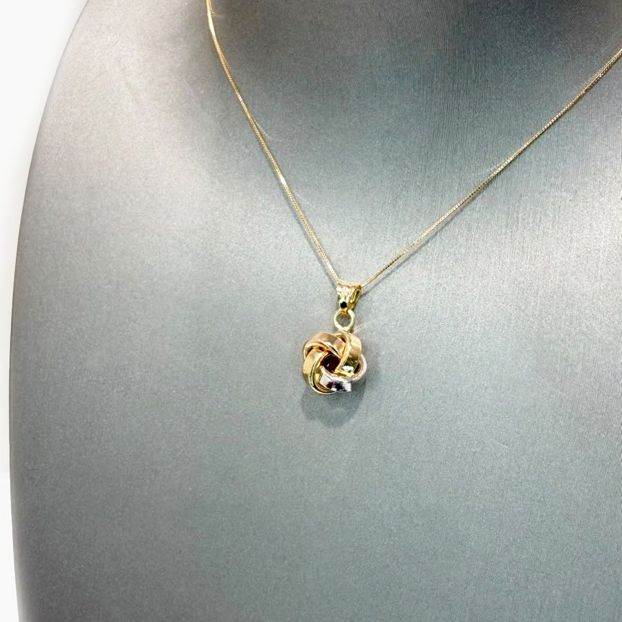 Collana con Ciondolo Nodo Intrecciati in Oro Giallo 18 KT
