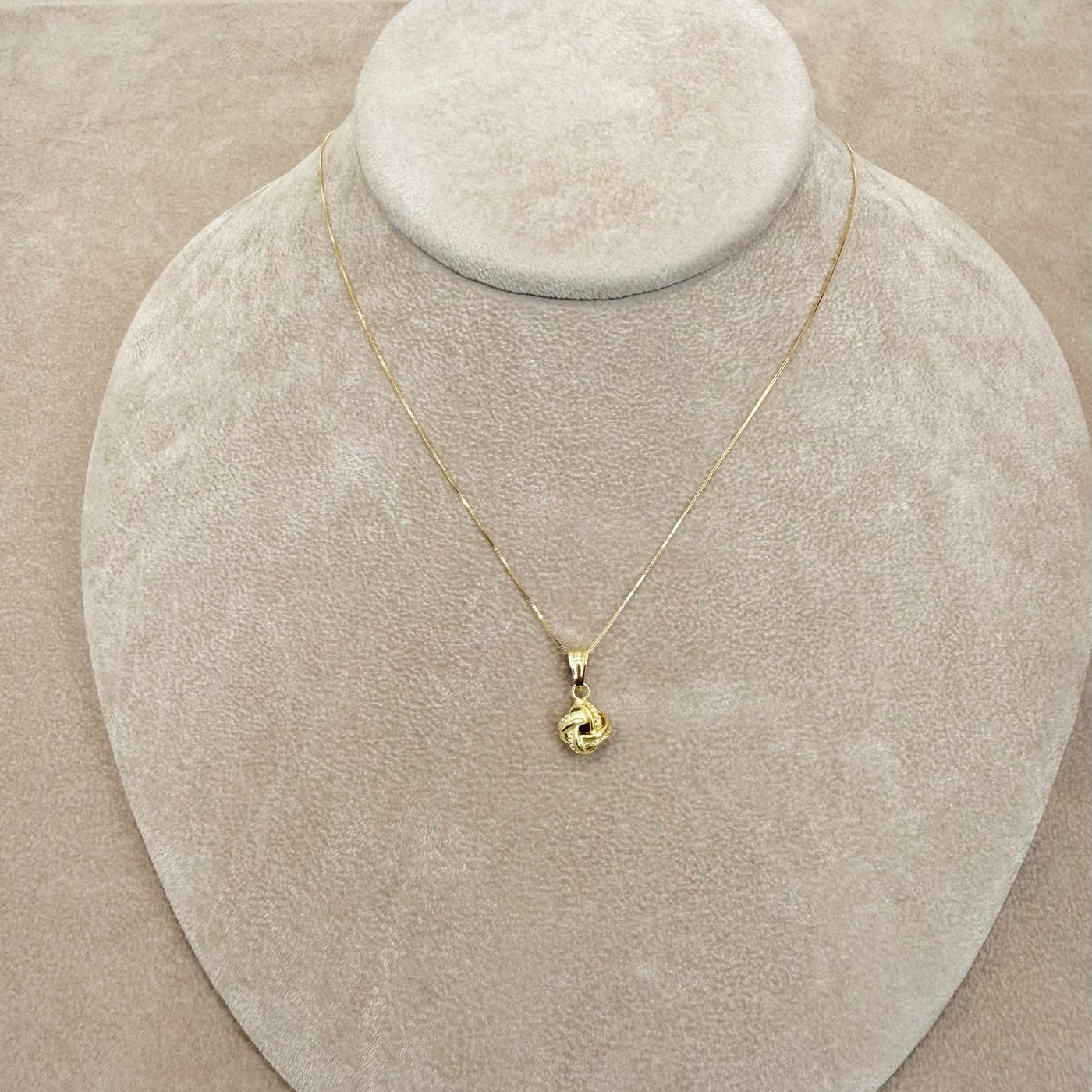 Collana con Ciondolo Nodo in Oro Giallo 18 KT
