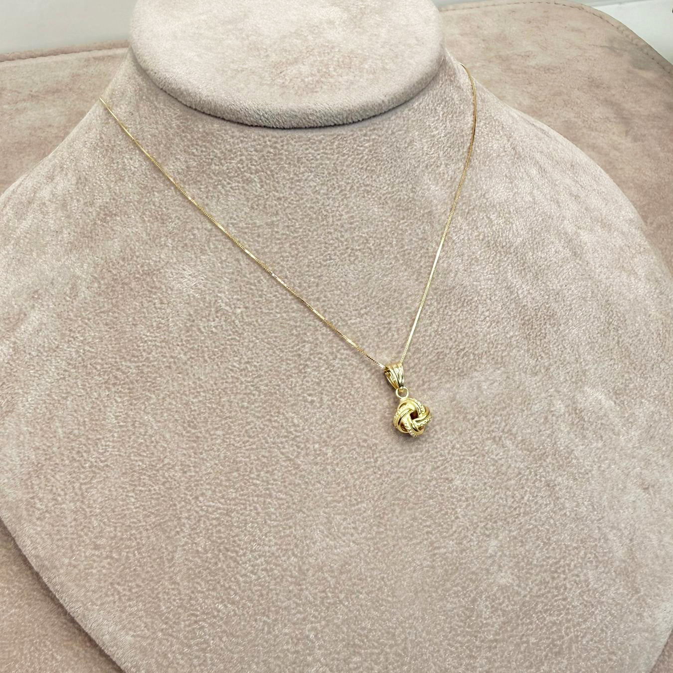 Collana con Ciondolo Nodo in Oro Giallo 18 KT