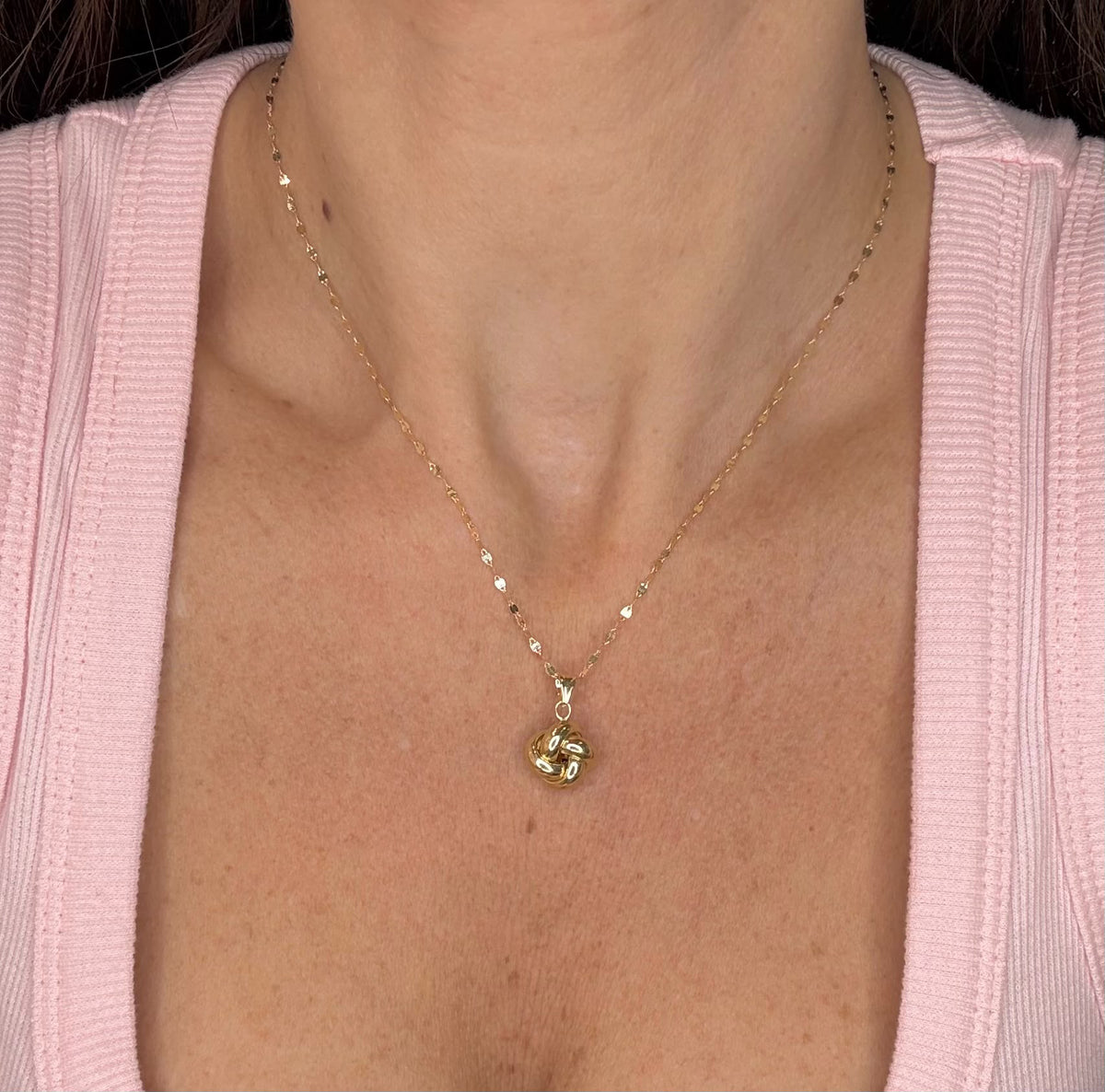 COLLANA CON PENDENTE NODO BOMBATO INTRECCIATO IN ORO GIALLO 18 KT