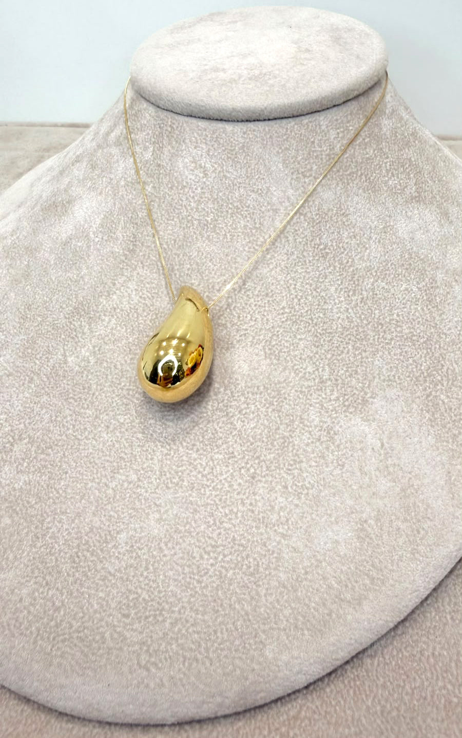 COLLANA IN ORO GIALLO 18 KT (750) CON PENDENTE A GOCCIA