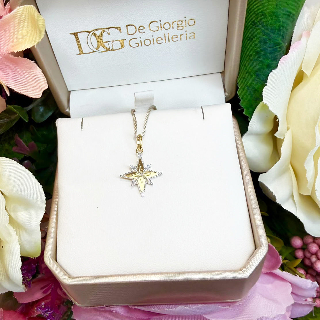 CIONDOLO ROSA DEI VENTI IN ORO GIALLO E BIANCO 18 KT (750)