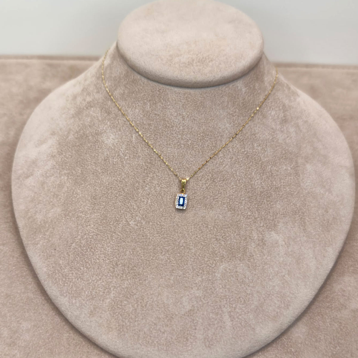 COLLANA IN ORO GIALLO 18 KT (750) CON PENDENTE PIETRA BLU E ZIRCONI