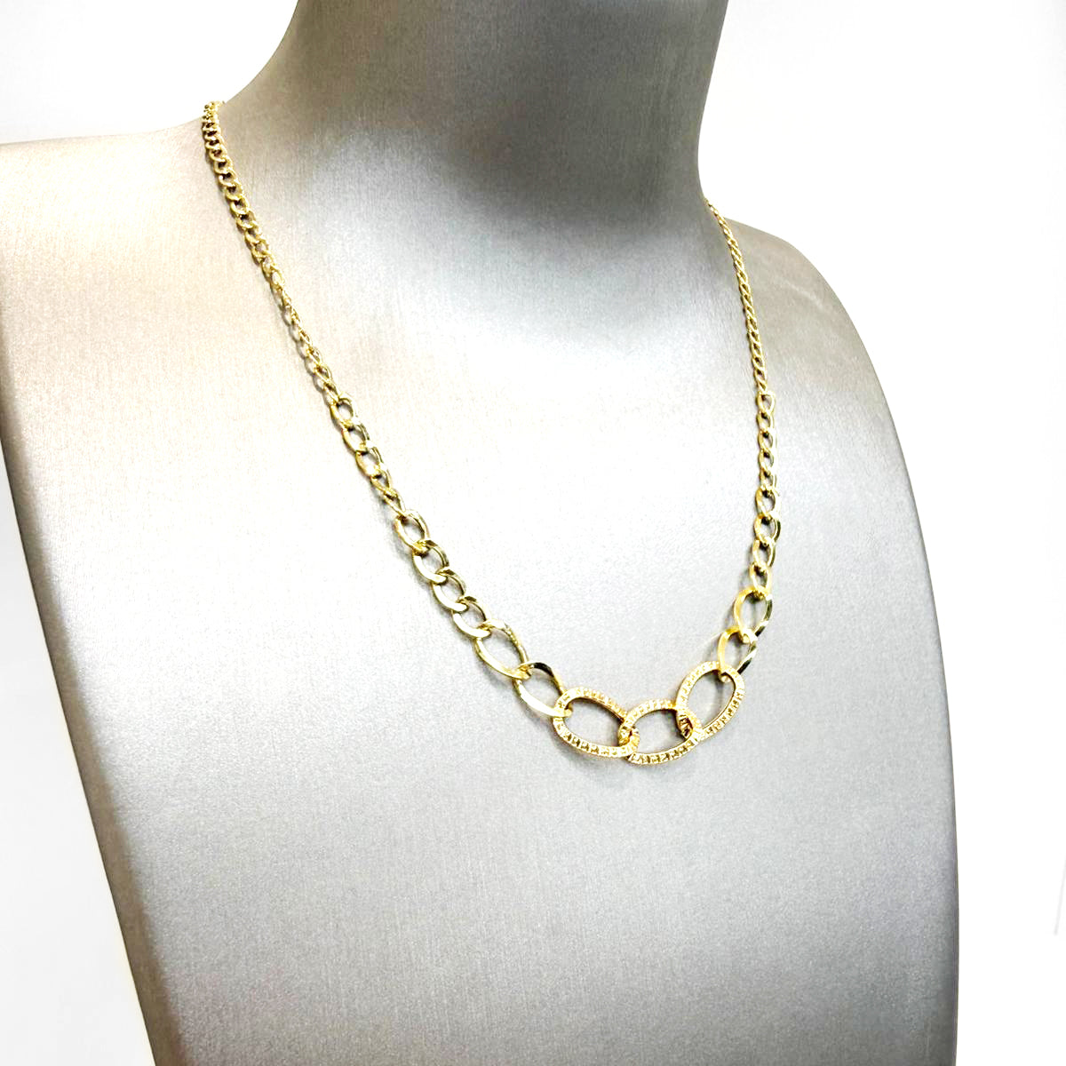 Collana con maglie ovali lavorate in oro giallo 18KT (750) – Elegante e moderna