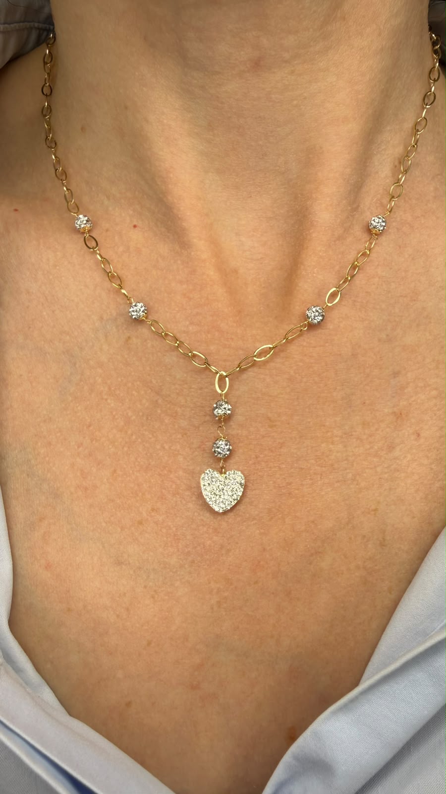 Collana con cuore pendente e sfere diamantate in oro giallo 18 KT (750)
