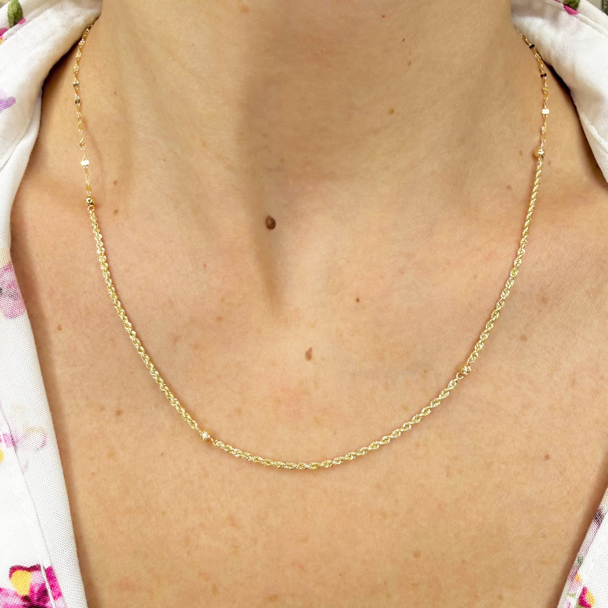 Collana torchon con sfere diamantate in oro giallo 18 KT (750)