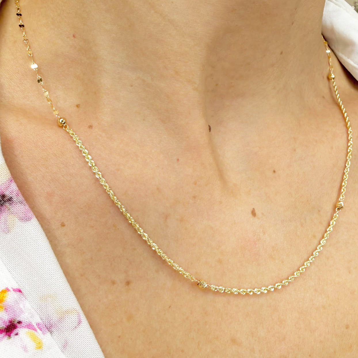 Collana torchon con sfere diamantate in oro giallo 18 KT (750)