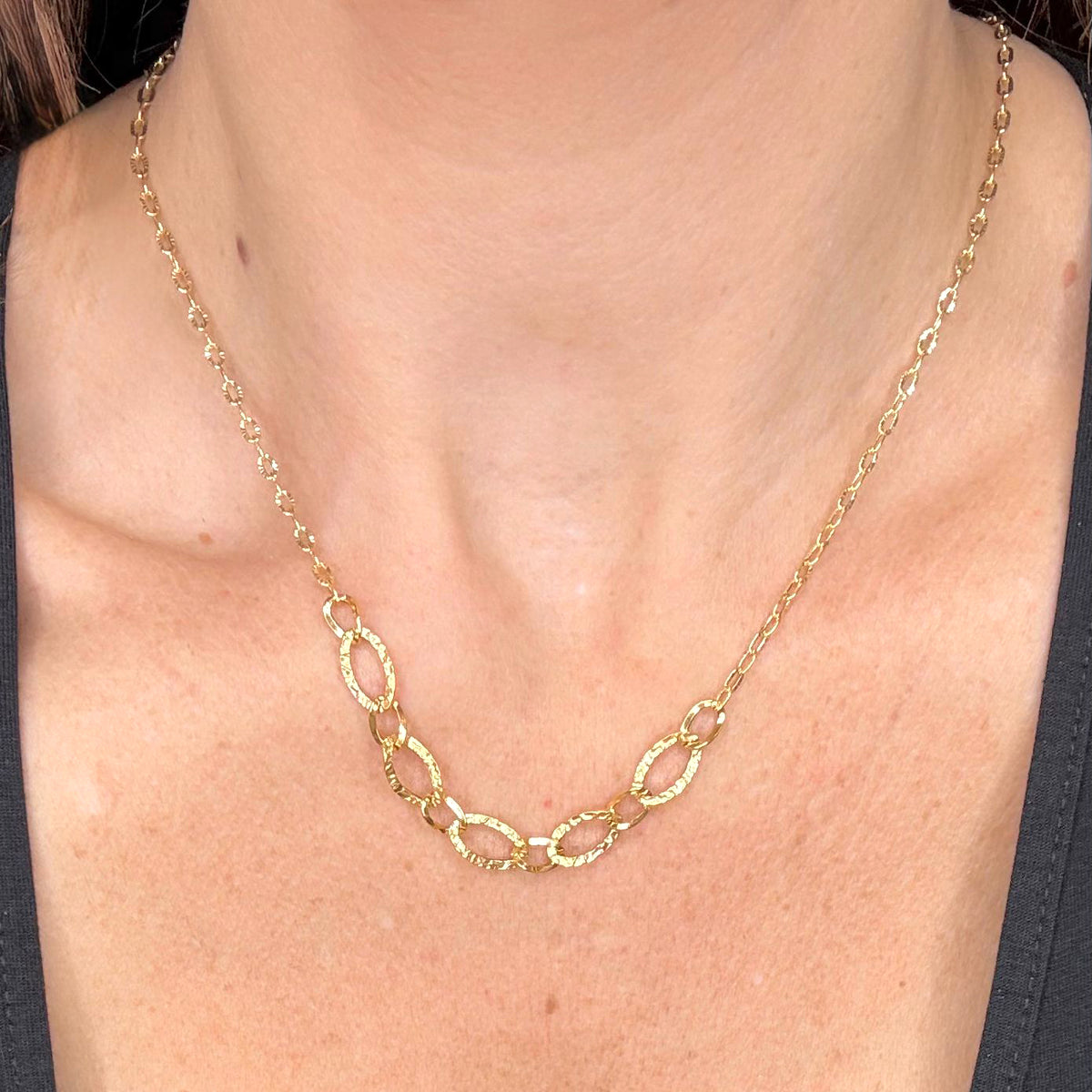 Collana a Maglie Ovali Lavorate in Oro Giallo 18 KT