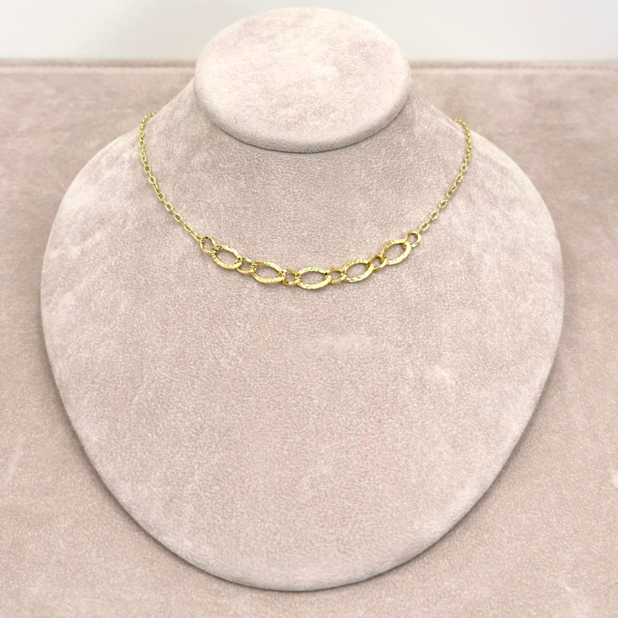 Collana a Maglie Ovali Lavorate in Oro Giallo 18 KT