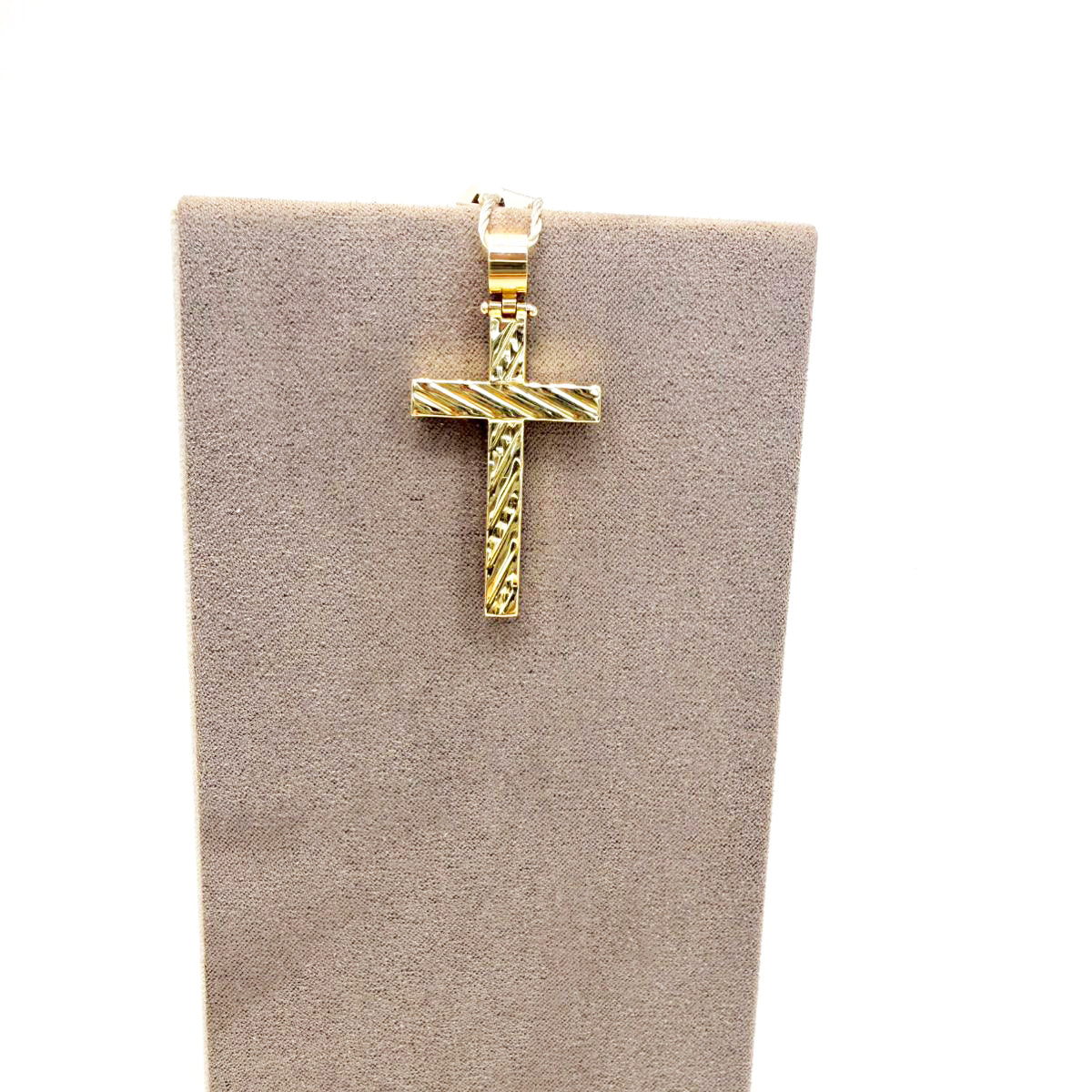 Ciondolo croce in oro giallo 18KT (750) lavorazione incisa – Made in Italy