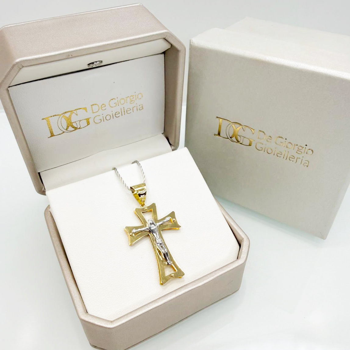 Ciondolo croce in oro giallo e bianco 18KT (750) con Cristo