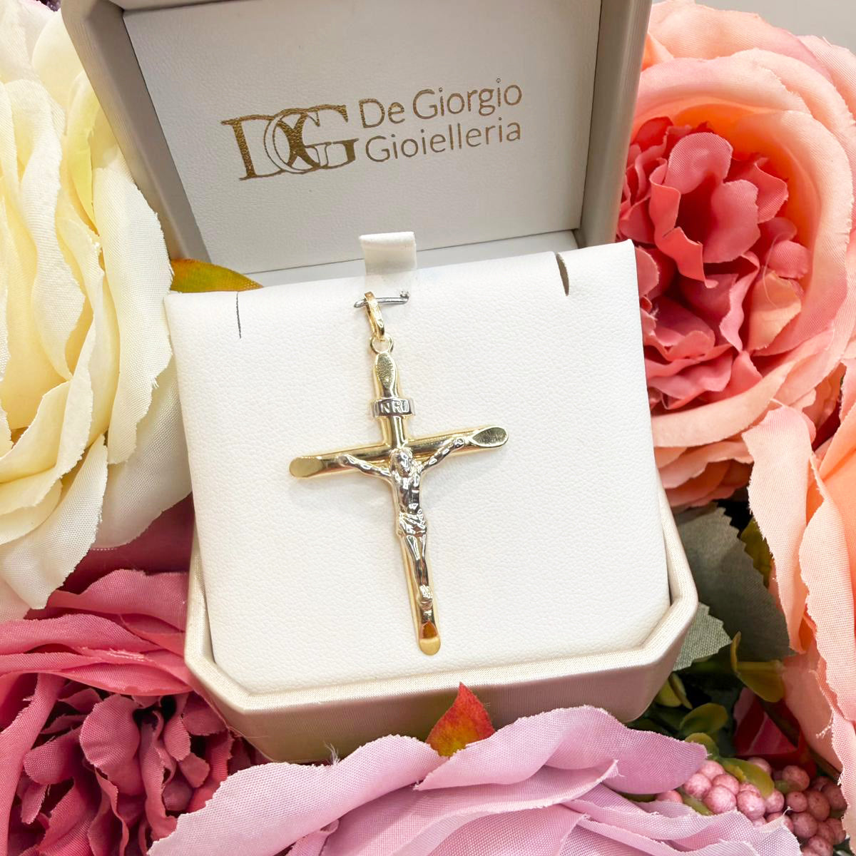 Ciondolo croce con Cristo da uomo in oro giallo e oro bianco (750)