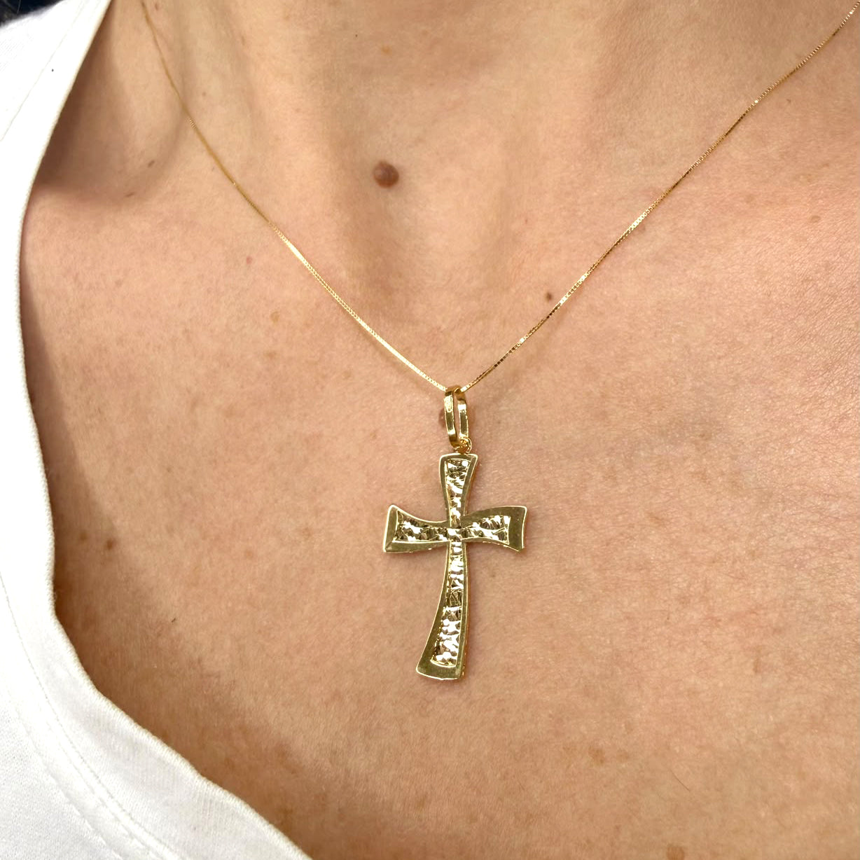 Croce diamantata in oro giallo 18 KT (750)