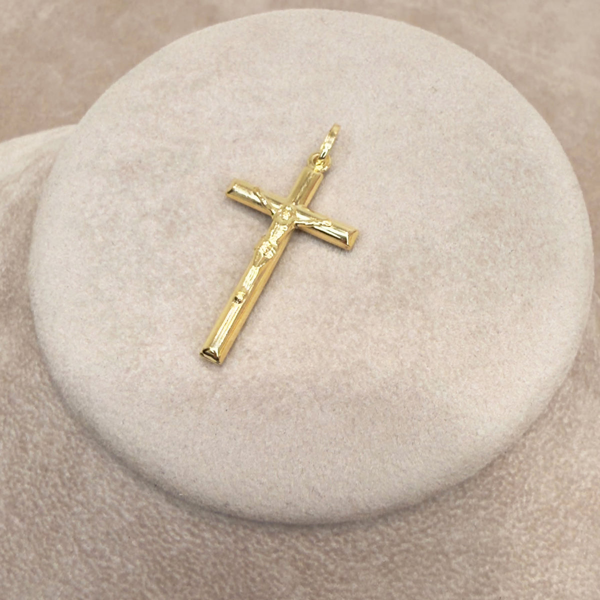 CROCIFISSO UOMO IN ORO GIALLO 18 KT (750)