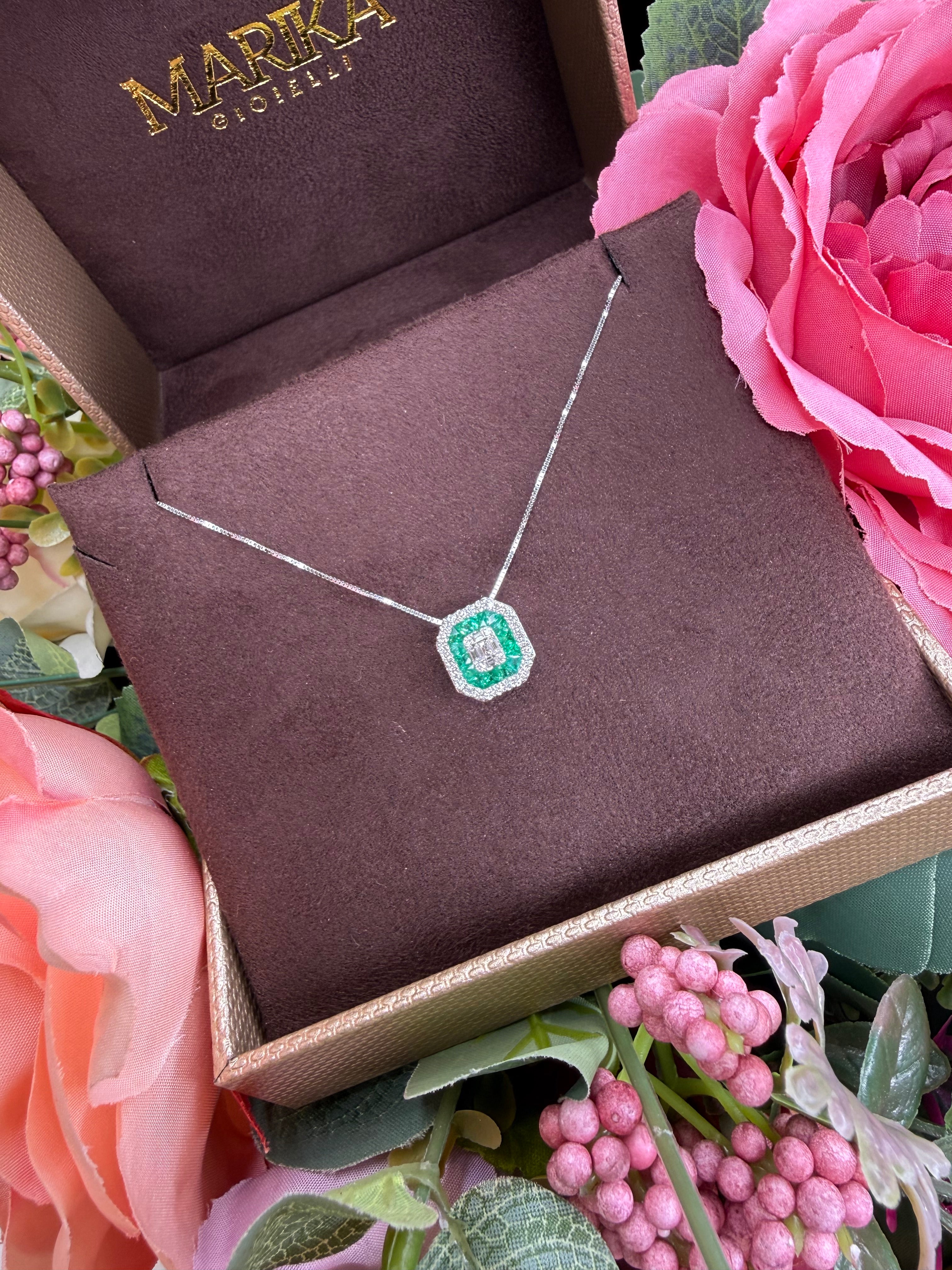 COLLANA IN ORO BIANCO 18KT DIAMANTI, BAGUETTE E SMERALDI