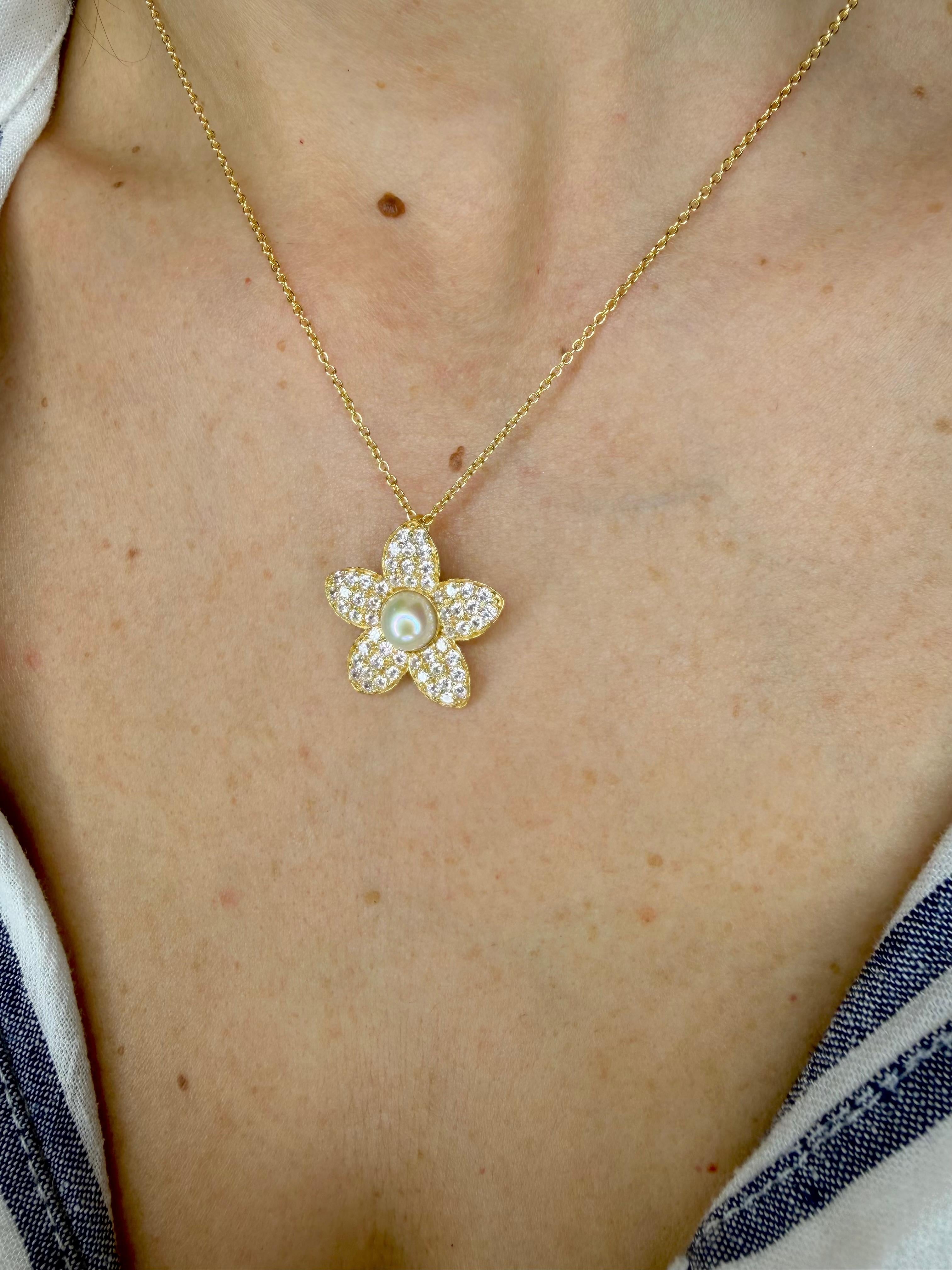 COLLANA FIORE CON PERLA E ZIRCONI PAVÉ DORATA IN ARGENTO 925