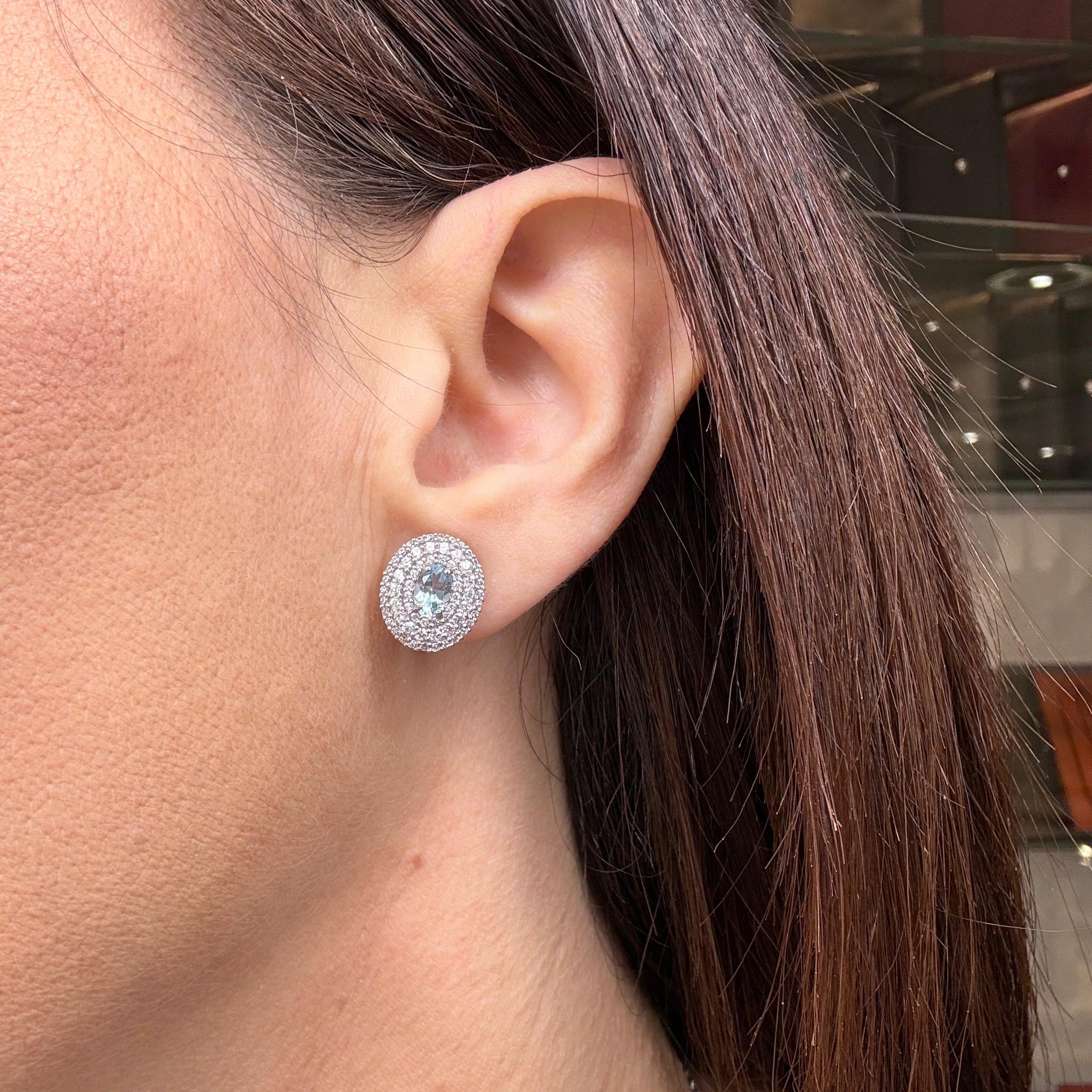 Orecchini a lobo con pietra azzurra e zirconi in oro bianco 18KT (750) – Made in Italy