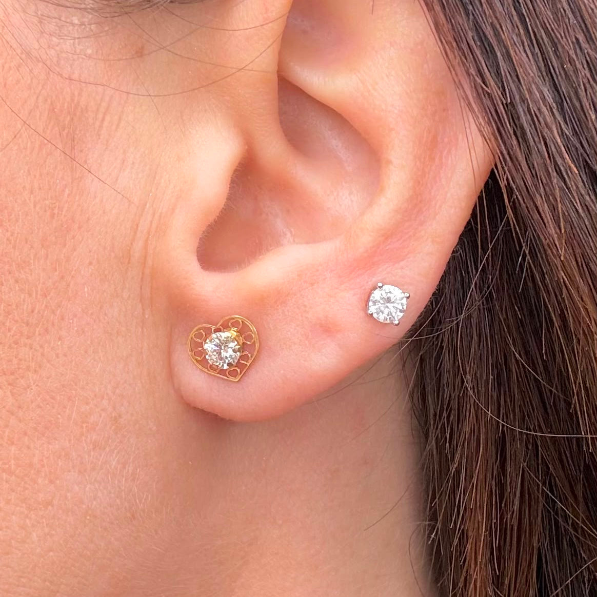 Orecchini a cuore con zircone in oro giallo 18 KT (750)