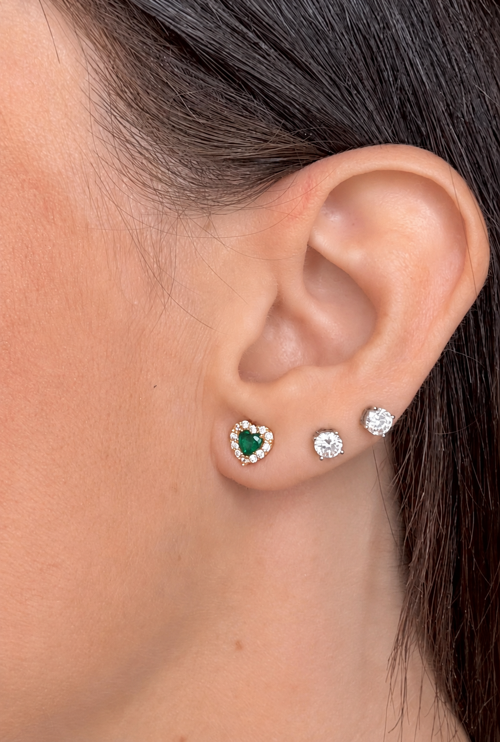 ORECCHINI CUORE CON ZIRCONI VERDI E BIANCHI IN ORO 18 KT