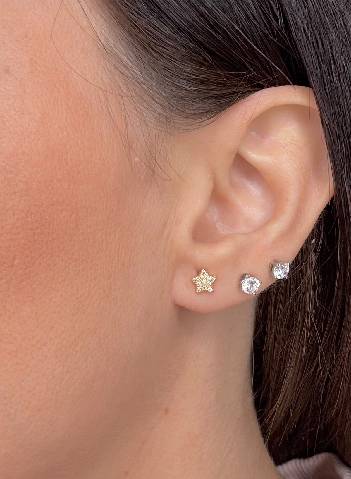 ORECCHINI STELLA CON ZIRCONI BIANCHI IN ORO 18 KT