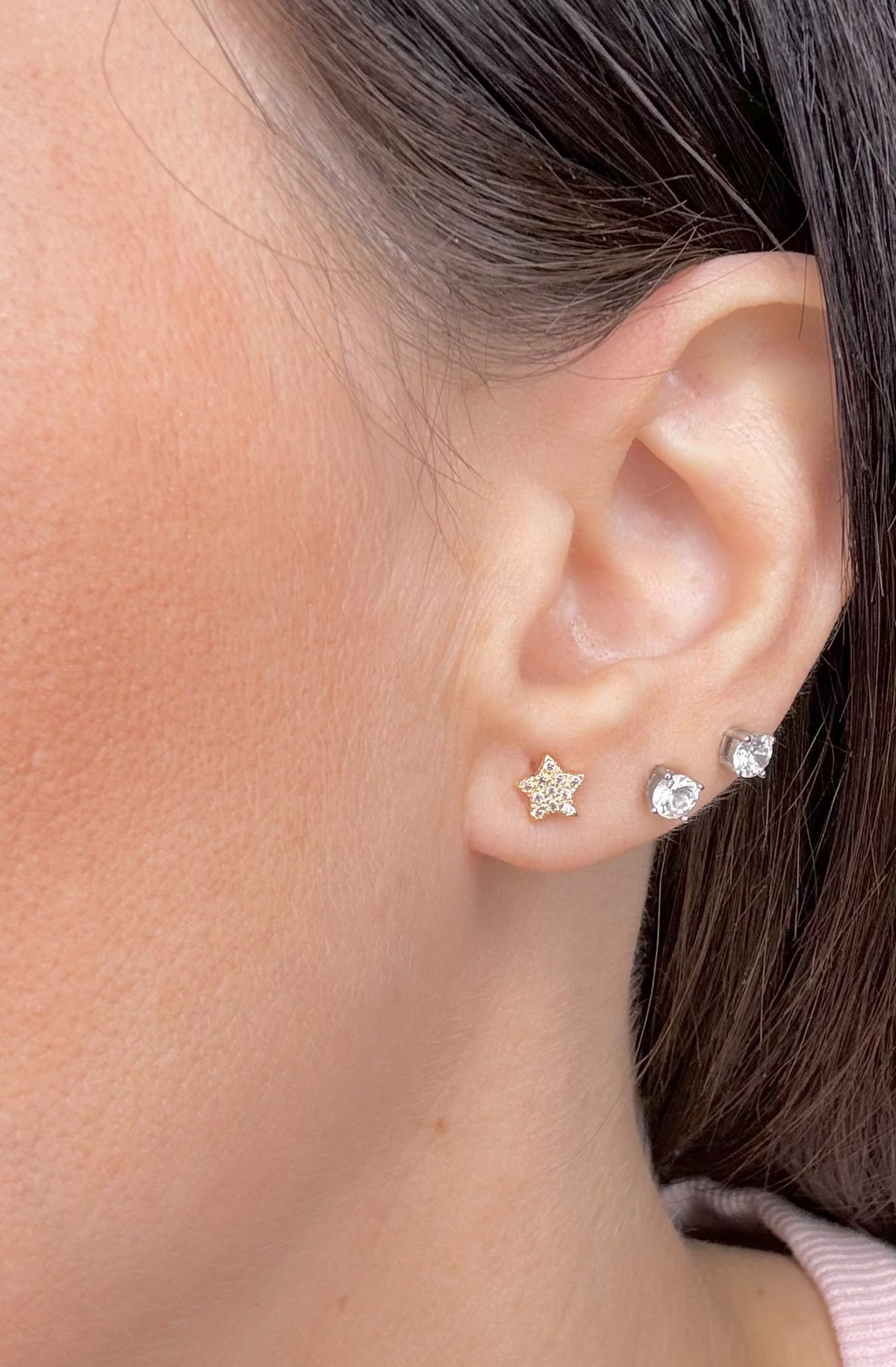ORECCHINI STELLA CON ZIRCONI BIANCHI IN ORO 18 KT