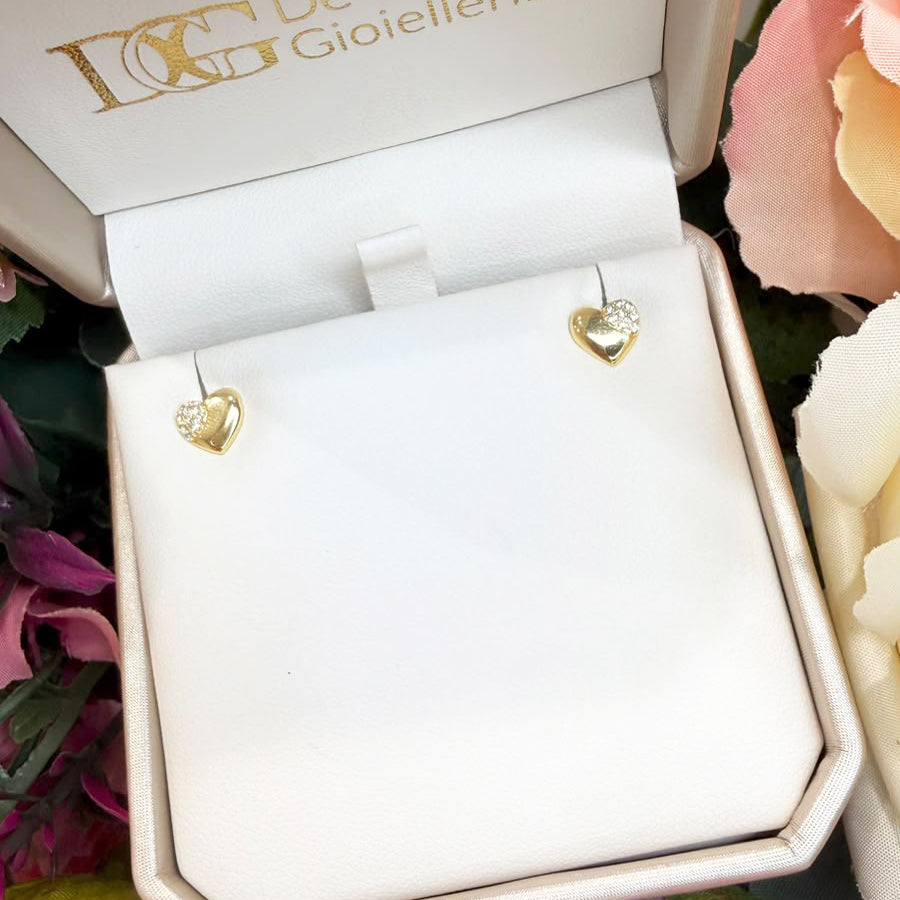 ORECCHINI CUORE BOMBATO CON ZIRCONI BIANCHI IN ORO GIALLO 18 KT